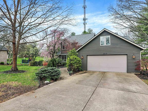 2nd image of 2810 E Elizabeth Ct