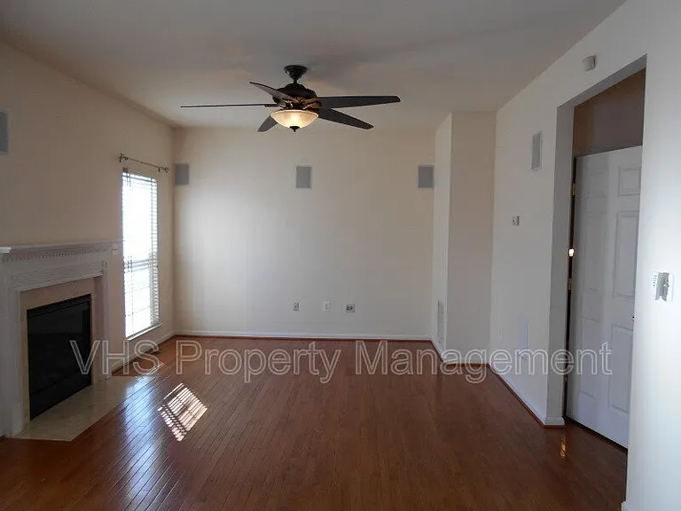 1929 Belle Ave — Photo 2