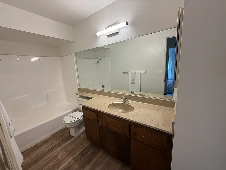 Laurelwood Oaks — Photo 12