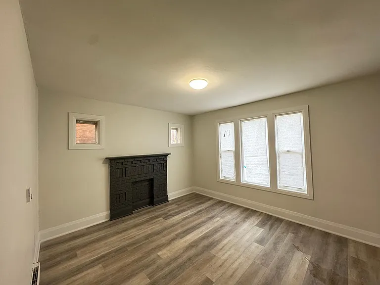 656 Main St E #5 — Photo 8