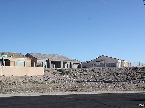 4th image of 2908 Desert Heights Dr