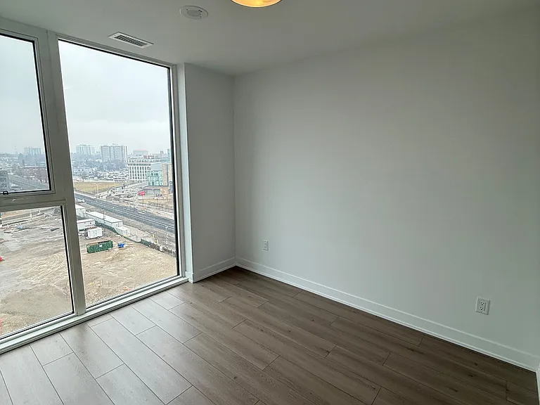 25 Wellington St S #810 — Photo 7