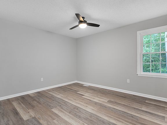 3rd image of 216 Cross Hill Rd