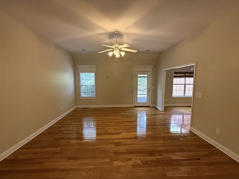 215 Woodson Dr — Photo 7