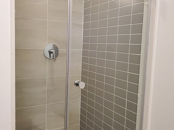 5th image of 4655 Metcalfe Ave #609