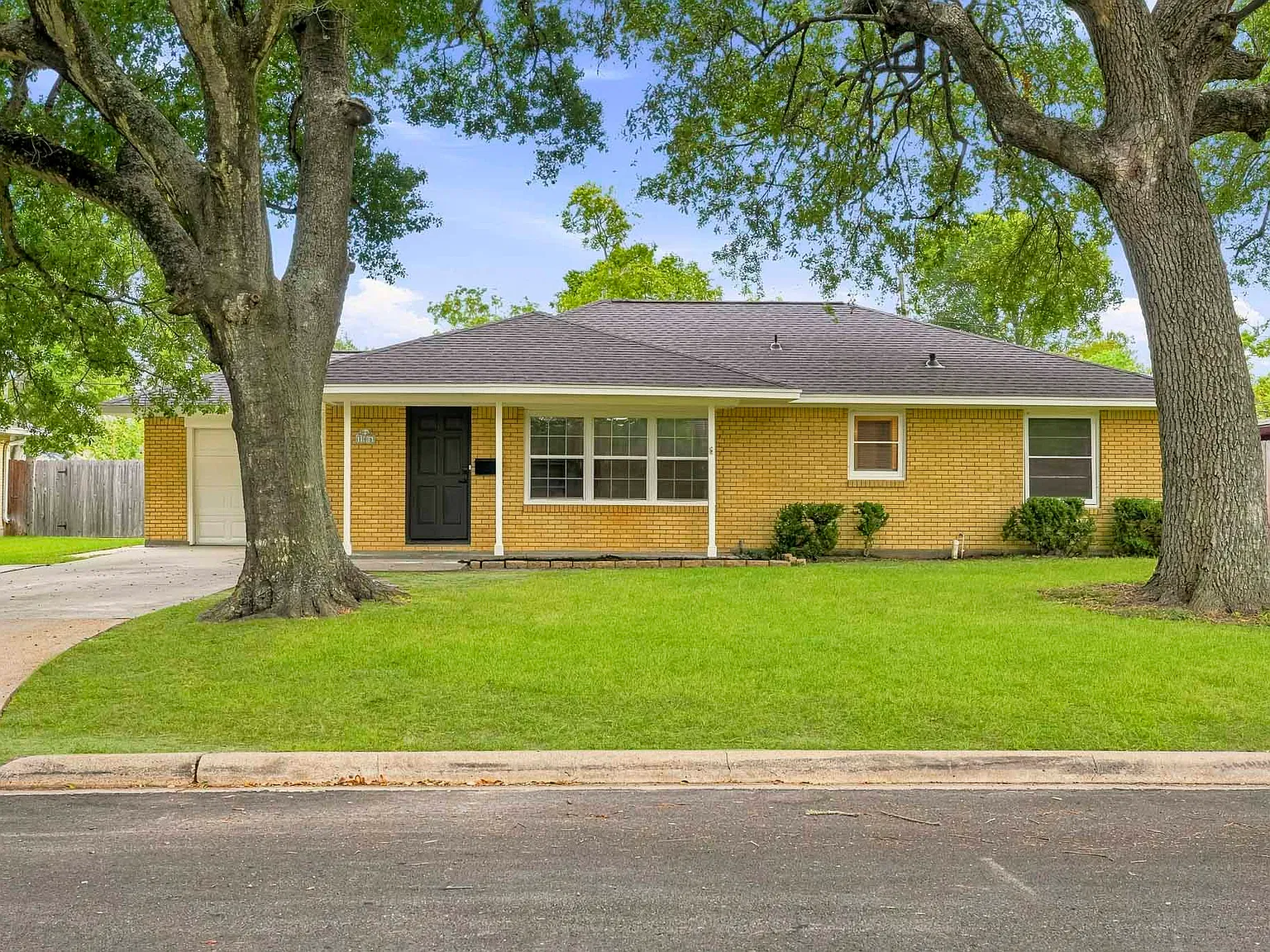 4 bed, 1633 sqft, $1,950 — Photo 1