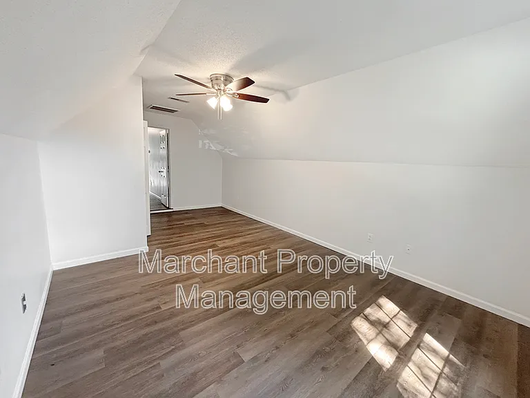 110 Golden Crest Ct — Photo 15