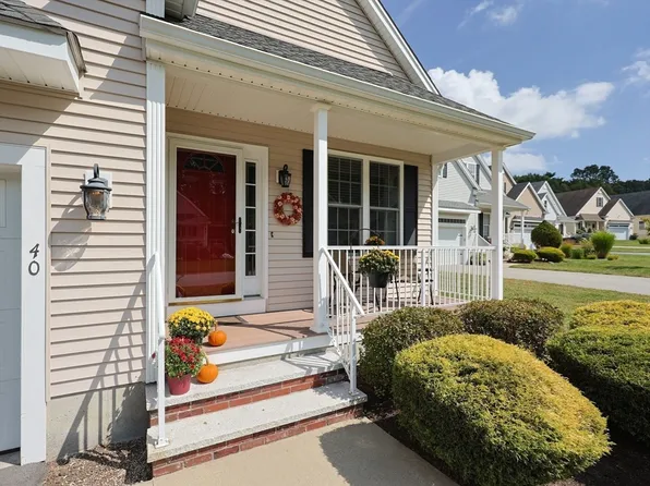 40 Lawrence Dr #40, Franklin, MA 02038