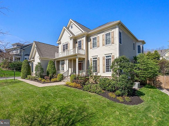 4th image of 2086 Grace Manor Ct