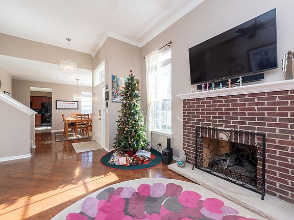 4th image of 239 Garden Dr