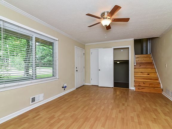 5th image of 795 Marthas Dr