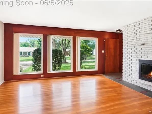29762 Spring River Dr, Southfield, MI 48076