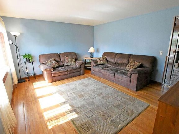 2nd image of 31 Seabrook Dr