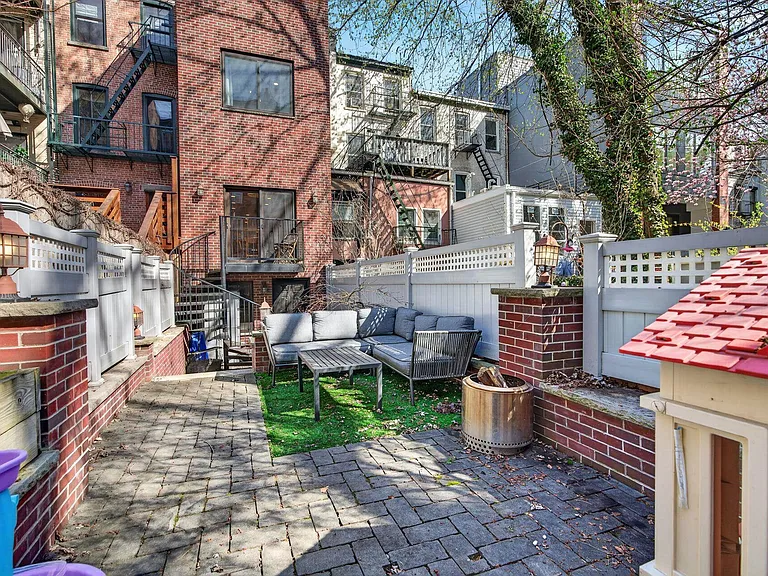 926 Park Ave — Photo 39