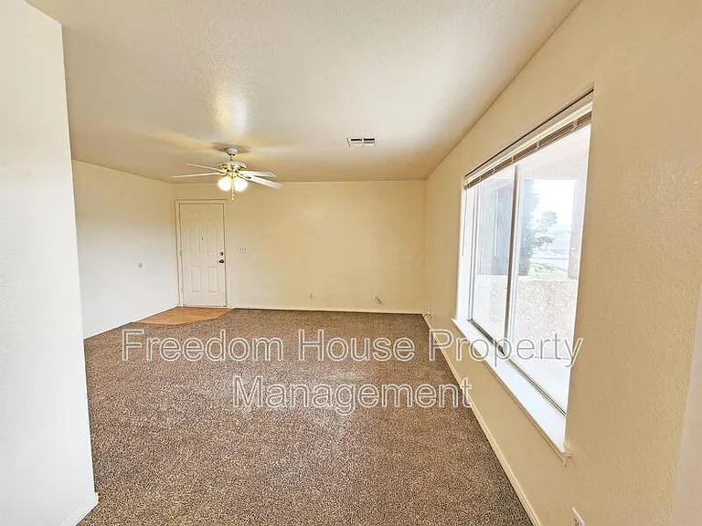 561 Bourbon St #B — Photo 9