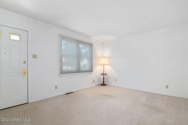 5th image of 1009 Peter Road
