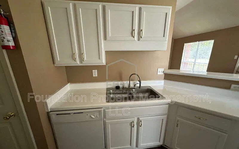 3 bed, 2.0 bath, 1313 sqft, $1,650 — Photo 4