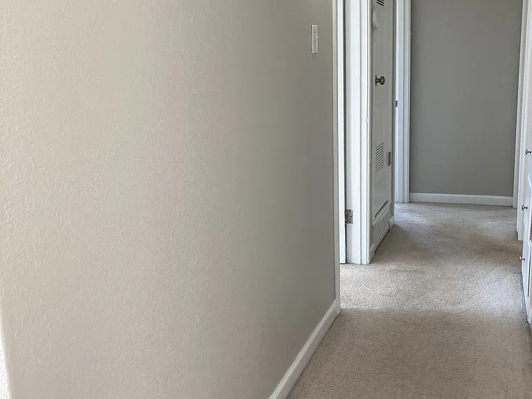 1143 Worchester St — Photo 13