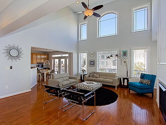 2 Story Space w/ Wall Of Windows