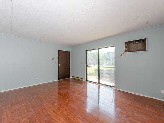 3rd image of 320 Klein Creek Ct APT A