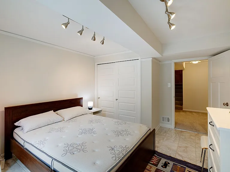 9420 Holland Ave — Photo 37