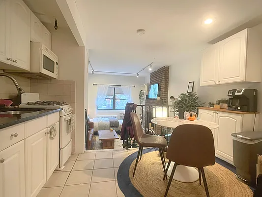 Rented by Oxford Property Group | media 7