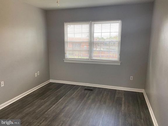 5th image of 8660 Walutes Cir