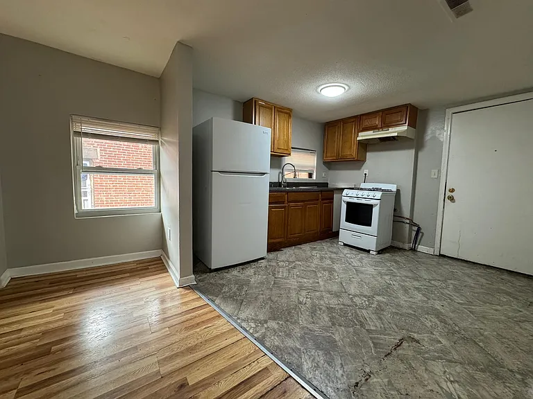 27 Williams St #3L — Photo 6