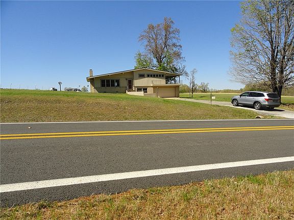 3rd image of 1719 S Highway 27