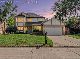 627 Parkland Dr, Rochester Hills, MI 48307