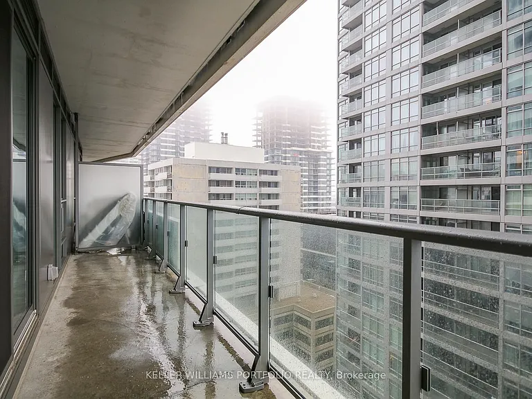 2221 Yonge St #1106 — Photo 23