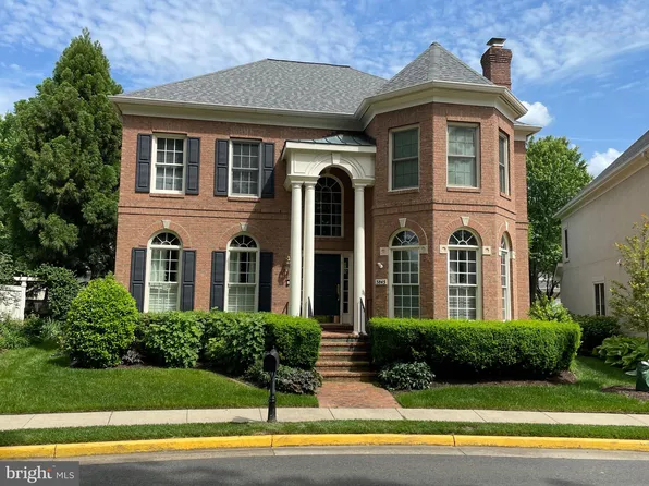 3845 Farr Oak Cir, Fairfax, VA 22030