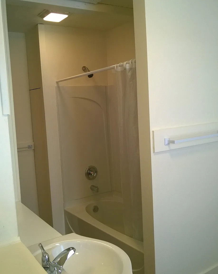 731 Broadway St — Photo 2