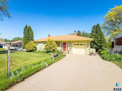 1932 S Cardinal Dr, Sioux Falls, SD, 57105