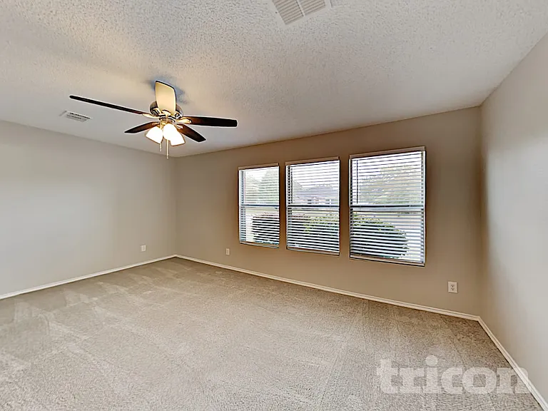 1688 Wildrose Dr — Photo 10
