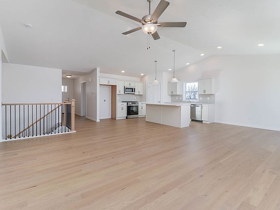 3rd image of 2503 Treeline Dr