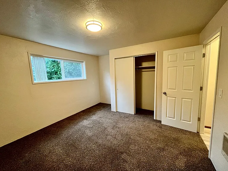 Cedar Apartments — Photo 10