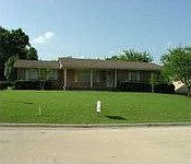 1st image of 220 Park Dr