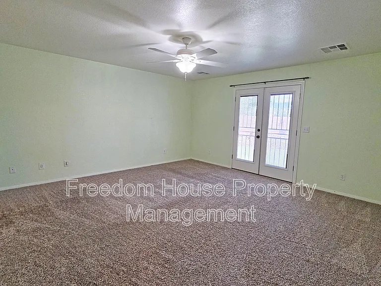 111 Mondale Ct — Photo 25