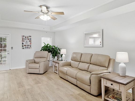 4th image of 3267 N Senseney Cir