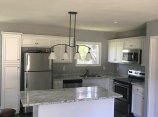 2306 Hillandale Rd, Davenport, IA 52804