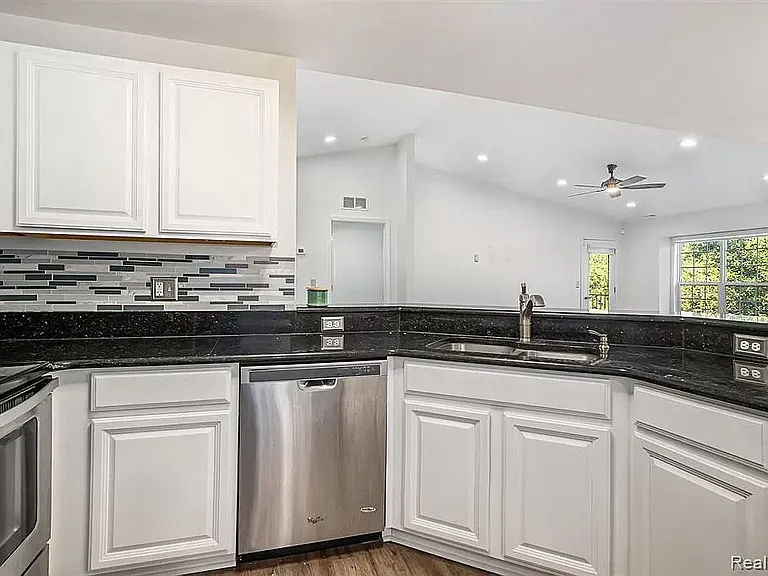 13439 Forest Ridge Blvd — Photo 10