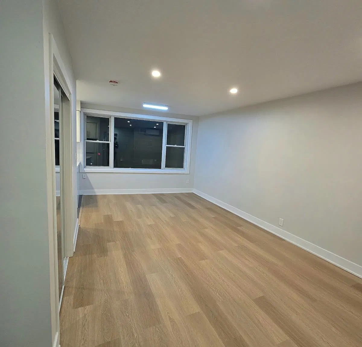 1 bed, $1,999 — Photo 2