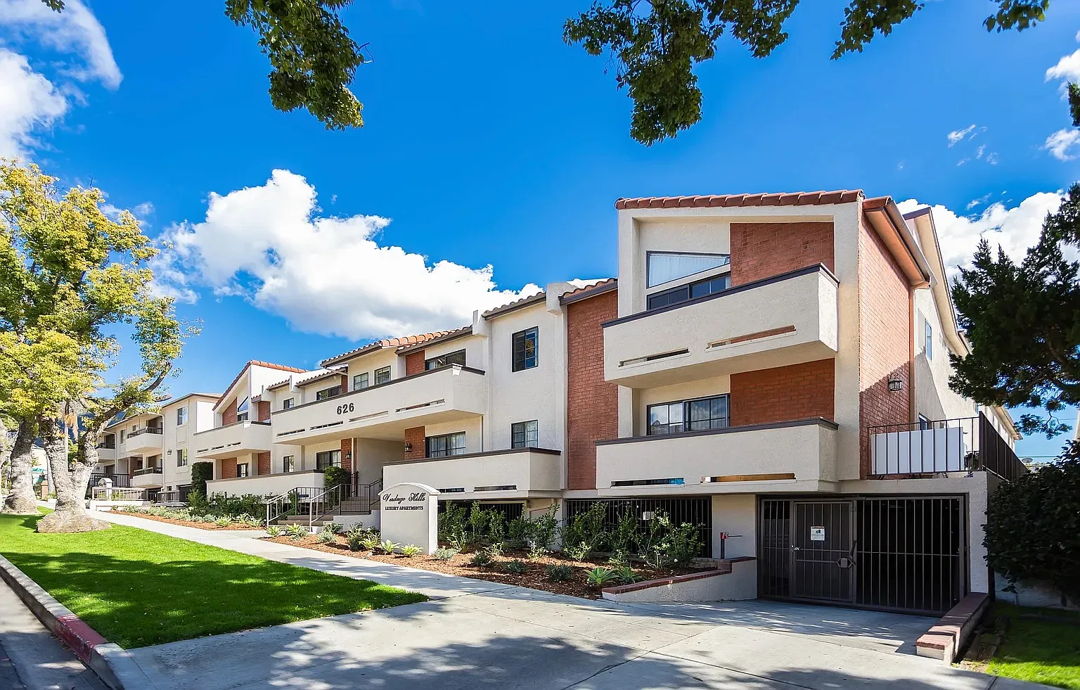 2 bed, 920 sqft, $2,795 — Photo 1