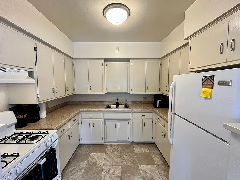 4460 N Oakland Ave — Photo 16