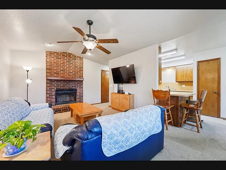 813 Ash Ct — Photo 9