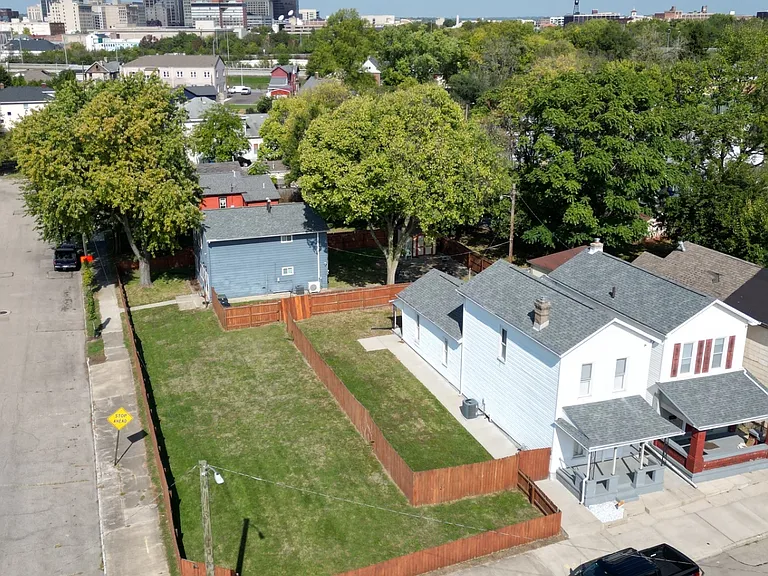 211 Burns Ave — Photo 1