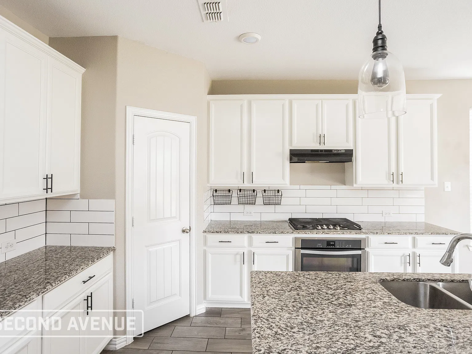 6 bed, 2.5 bath, 2908 sqft, $3,899 — Photo 4