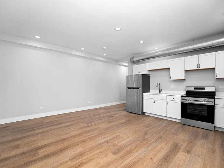 1219 W Devon Ave #205 — Photo 4