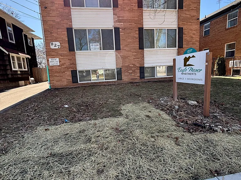 927 W Shiawassee St #10 — Photo 2
